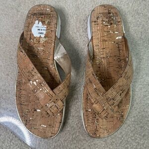 DONALD PLINER TAN CORKSCREW FLIP FLOP SANDALS SZ 6 1/2 NEW